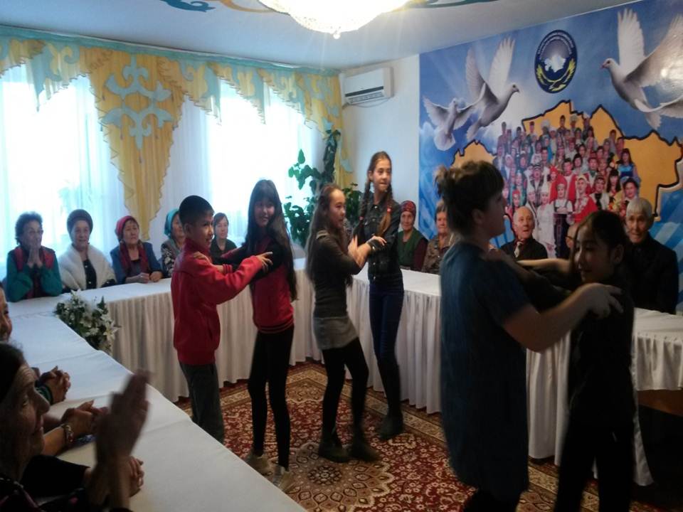 Бейбітшілік және ізгілік жолымен