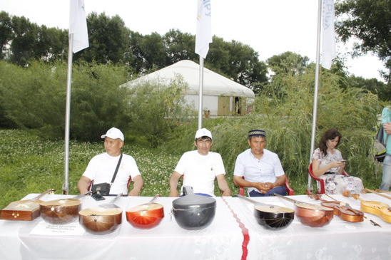 Участие членов этнокультурныхобъединении и представителей АНК ВКО на праздничном мероприятии посвященном дню Домбры