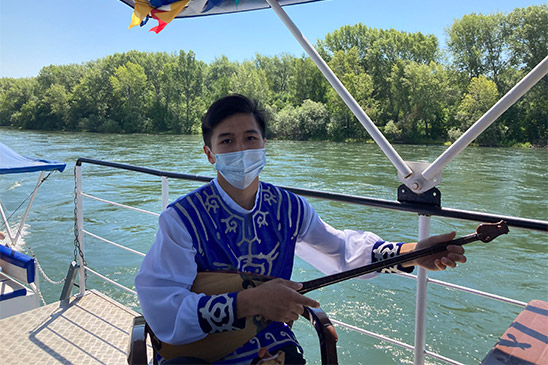 Священный музыкальный инструмент – домбра