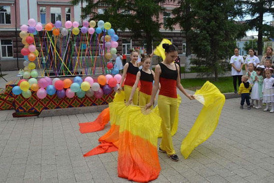 Счастье, солнце, дружба – вот что детям нужно 