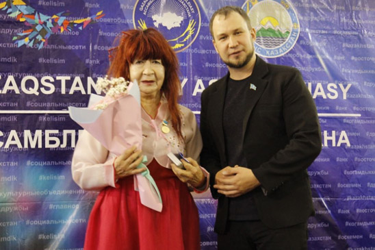 Сочетают старинные обычаи с современными тенденциями