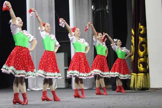 Ретро-песни на казахском языке исполнили в Доме дружбы