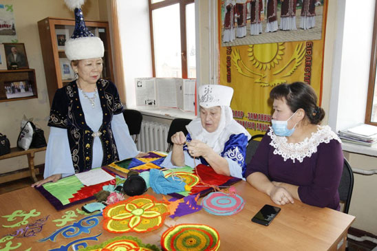 И требует душа творить...