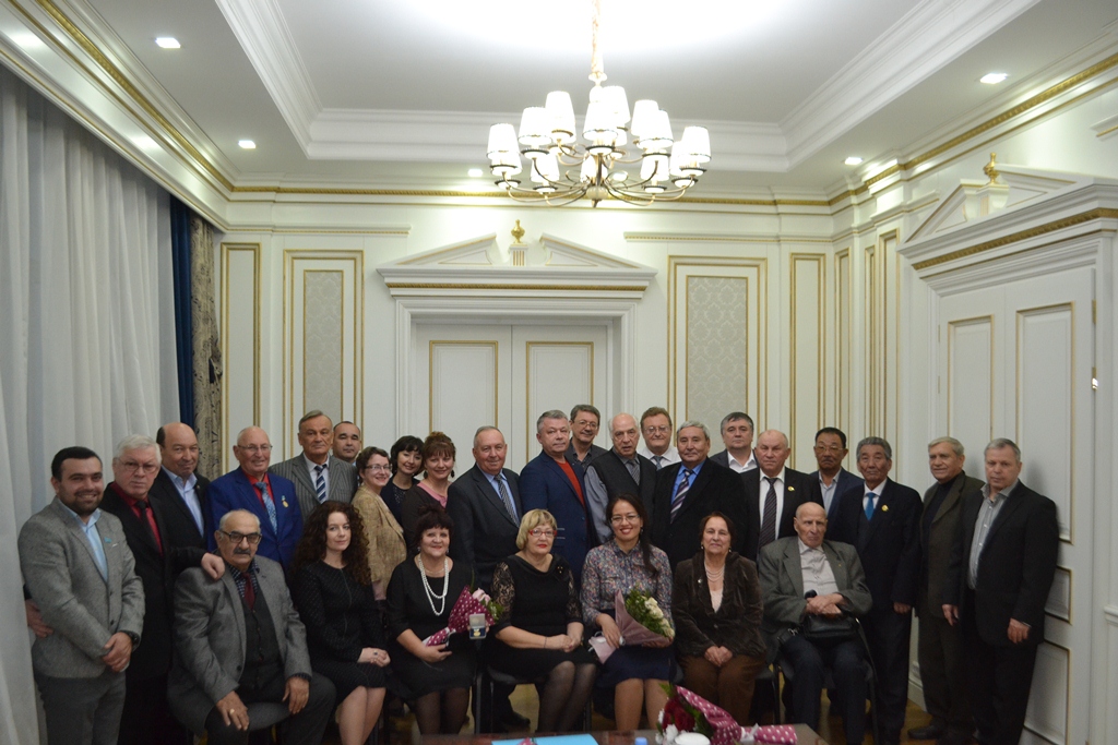 Членам Ассамблеи народа Казахстана вручили грамоты и юбилейные медали