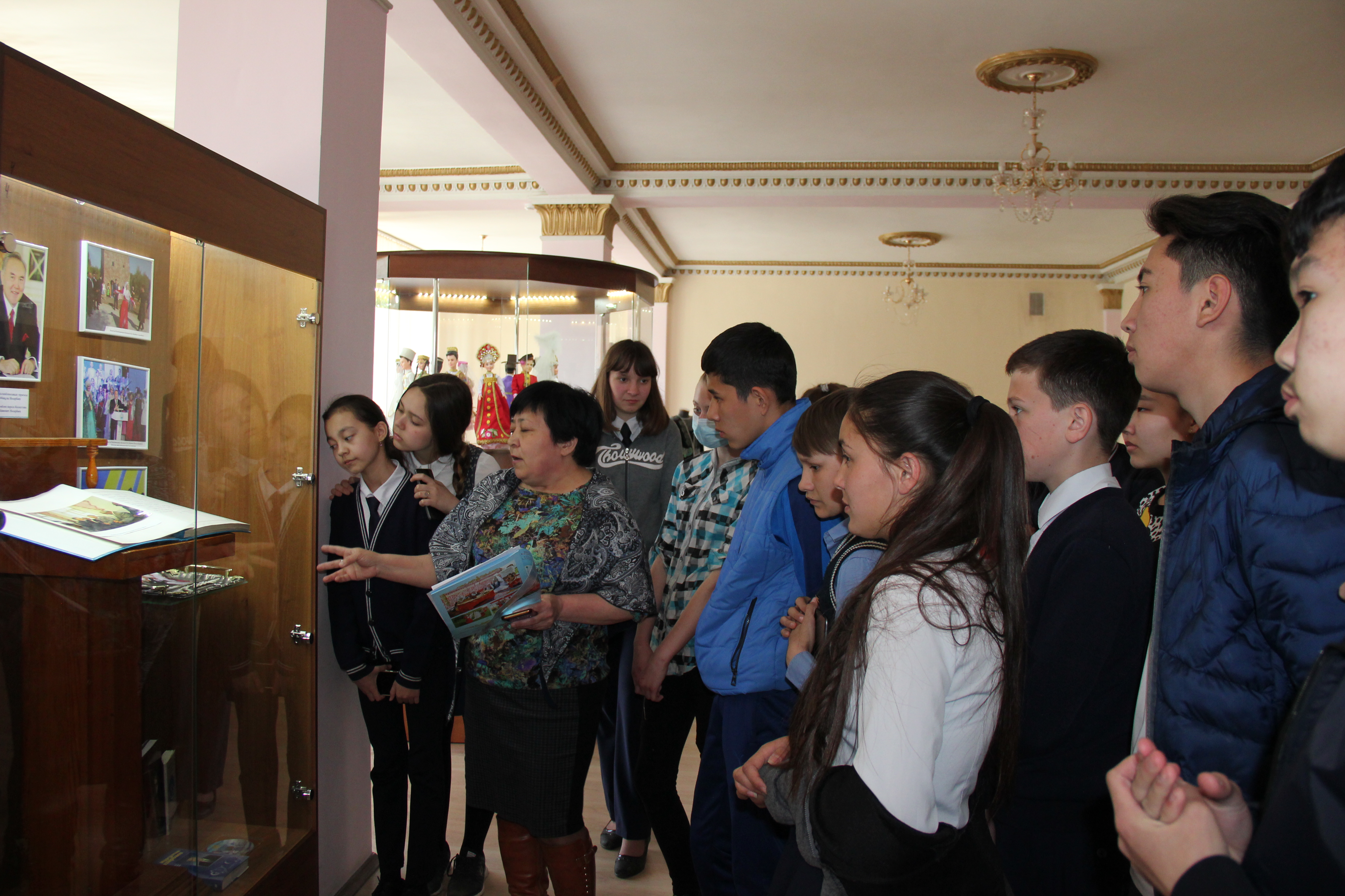 Вновь посетители в Доме дружбы