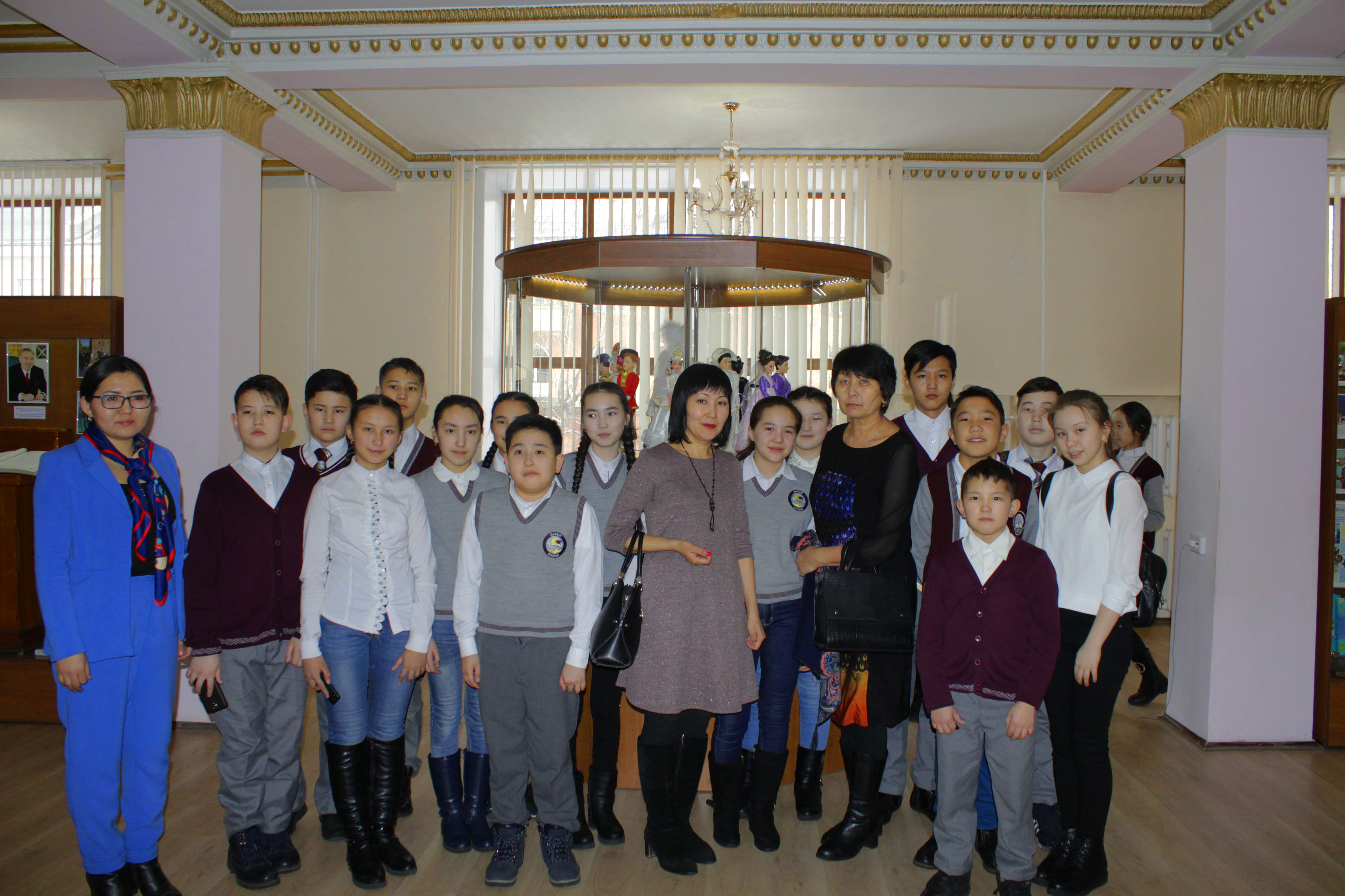 Школьники города посетили Дом дружбы