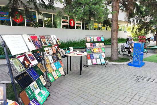 Абай Құнанбаев-халық мақтанышы және жастардың үлгі тұтар ақыны!