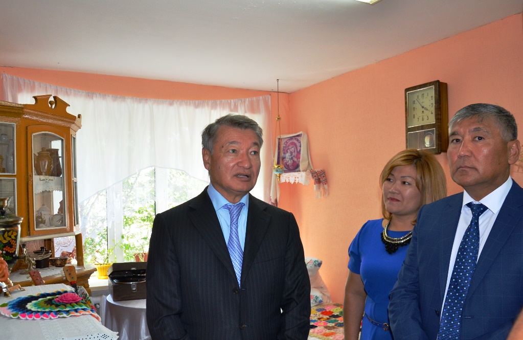 Аким области посетил Дом Дружбы Бескарагайского района.