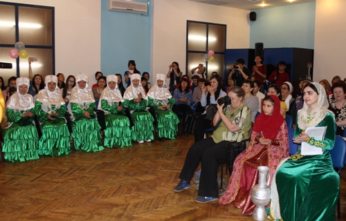 «Дружба начинается с приветствия»