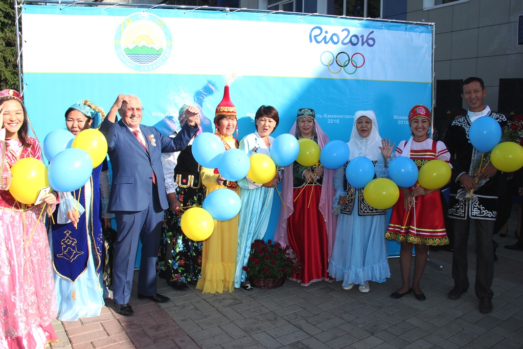 День Конституции с нашими Олимпийцами.