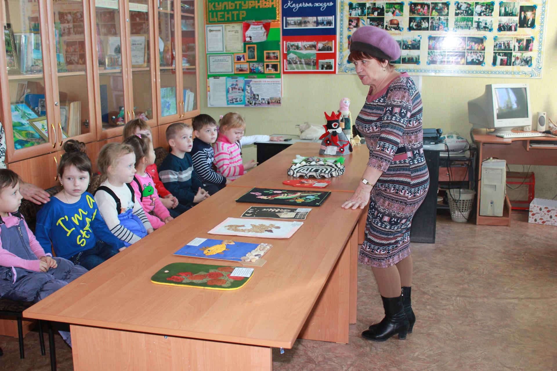    Экскурсия по Дому дружбы.