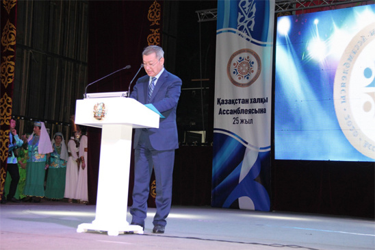 Встретили с дастарханом дружбы